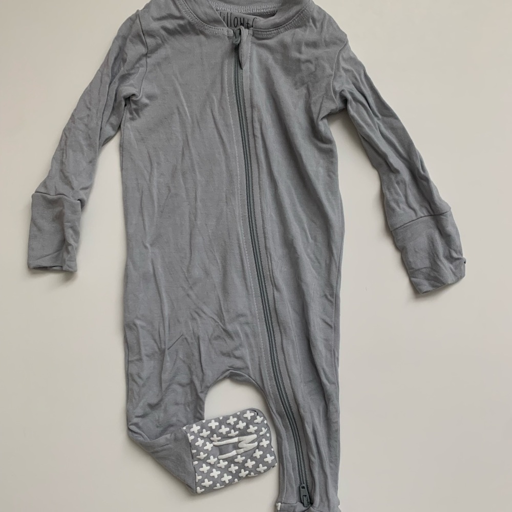 Grey Willow + Co sleep and play.